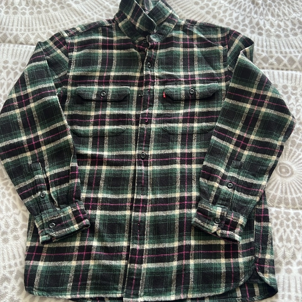 Levi’s Lon sleeve shirt